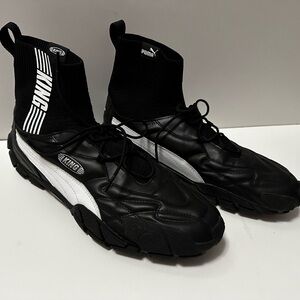 Puma Black and White Athletic Shoes with Modern Design